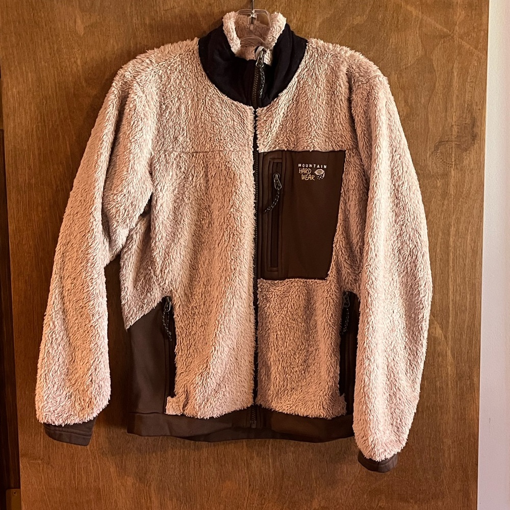 Comfortable mountain hardware jacket